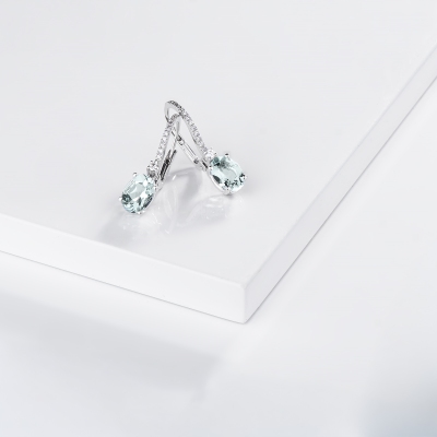 Orecchini pendenti con acquamarina e diamanti oro bianco