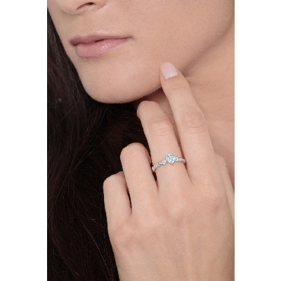 18k white gold ring with aquamarine heart cut and diamonds 