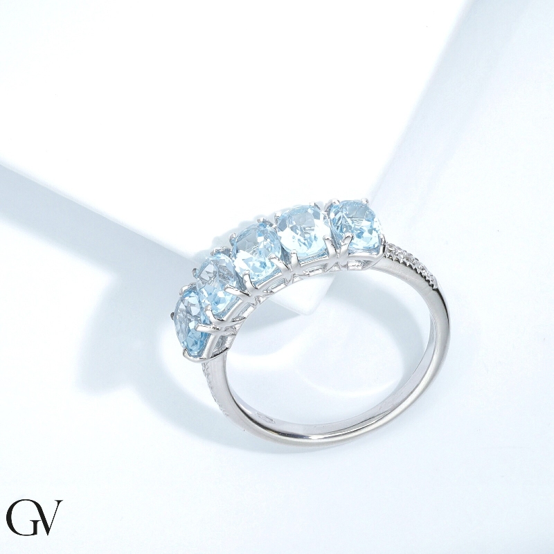 18k white gold ring with aquamarine and diamonds 