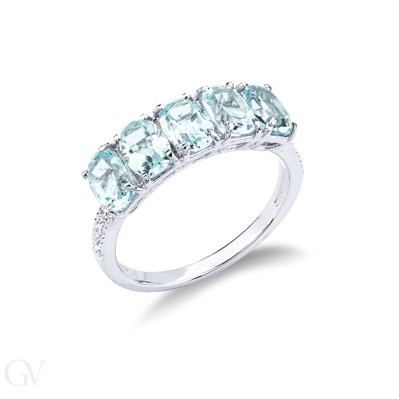 18k white gold ring with aquamarine and diamonds 