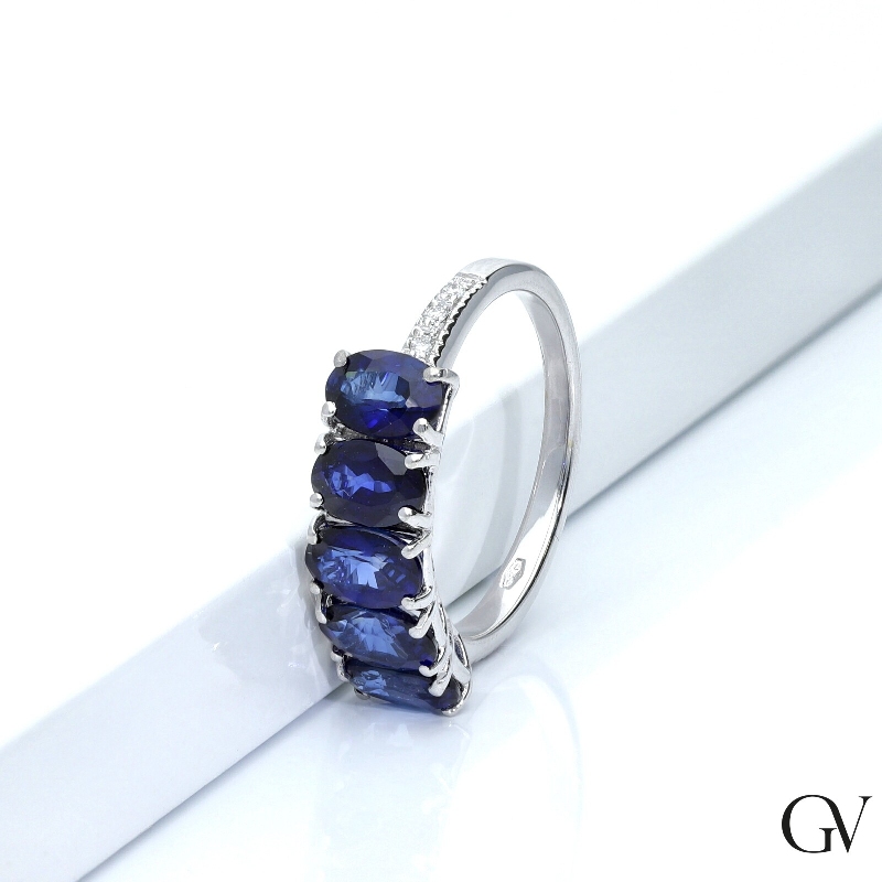 White gold 18k ring with diamonds and five blue sapphire