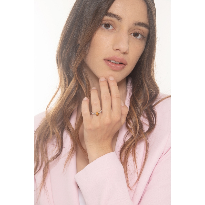 Anello in oro bianco 18k con citrino e 2 diamanti per lato