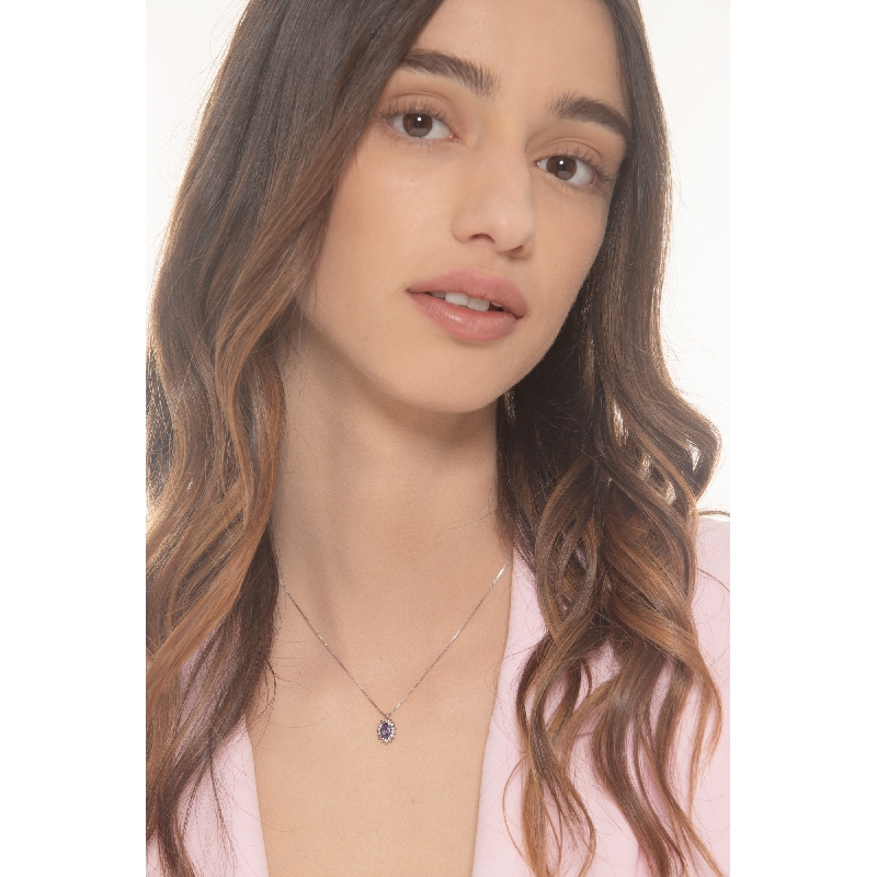 Necklace in white gold 18k with diamonds and tanzanite oval cut