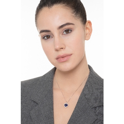 Collana in oro bianco 18k e ciondolo con zaffiro blu e diamanti