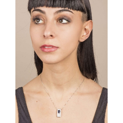 Fancy bar pendant with diamond pavè and oval blue sapphire
