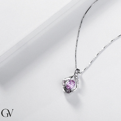 Fancy pendant with pink sapphire and diamonds