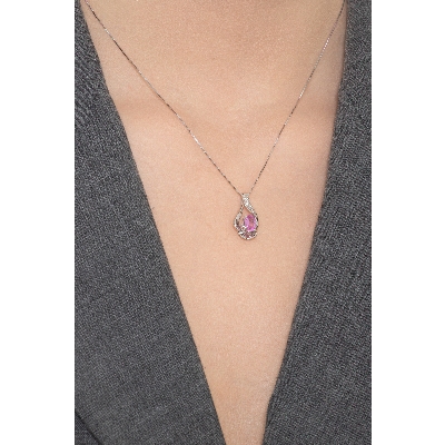 Fancy pendant with pink sapphire and diamonds