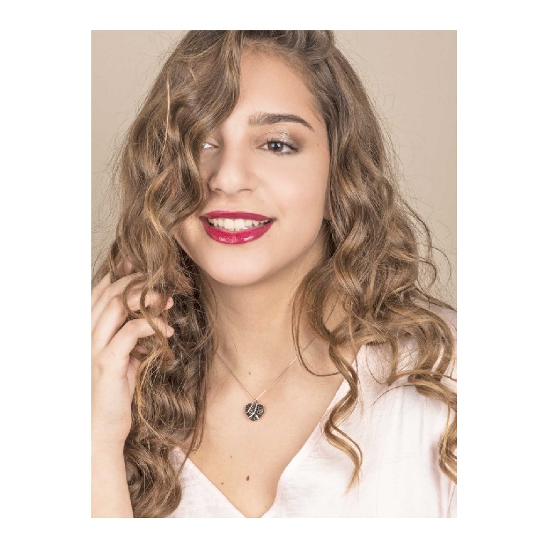 Collana in oro bianco 18k con cuore in pavé brunito di diamanti neri e bianchi