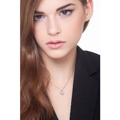 Little pendant with diamonds 