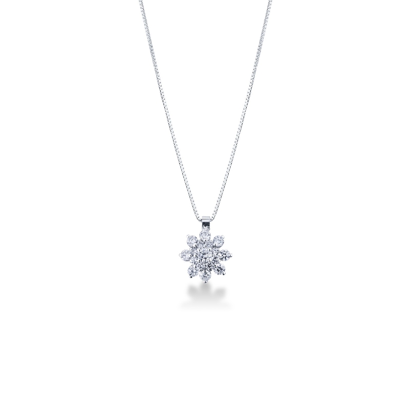 Little pendant with diamonds 