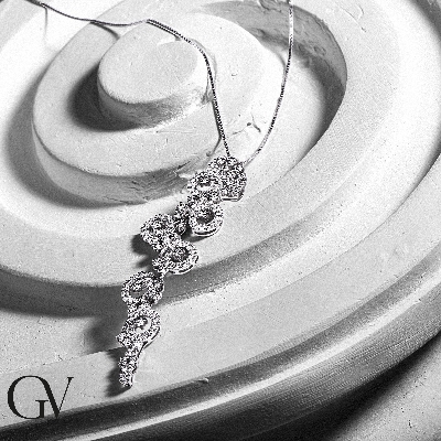 18k white gold Spirals pendant with diamonds