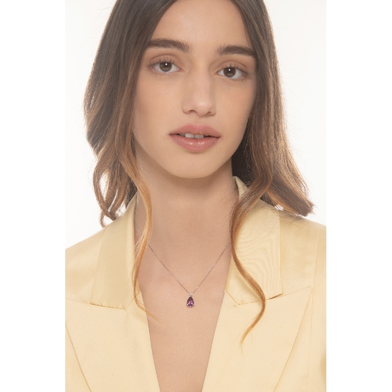 18k white gold necklace with amethyst and diamond