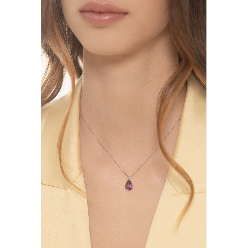 18k white gold necklace with amethyst and diamond