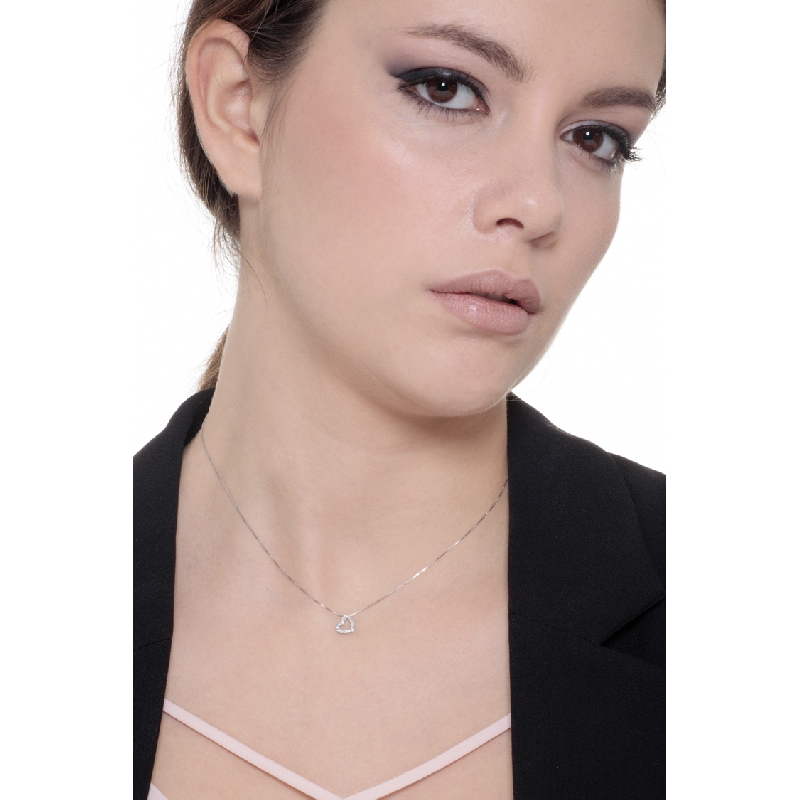 Collana in oro bianco 18k con pendente a cuore in diamanti