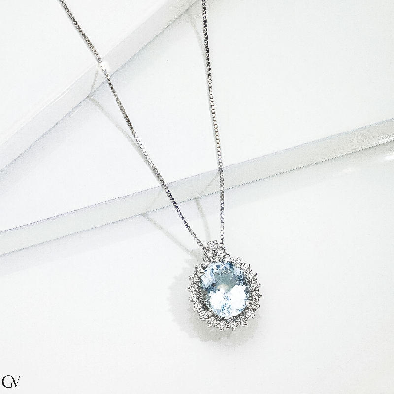 18k white gold necklace with aquamarine oval cut and diamonds 