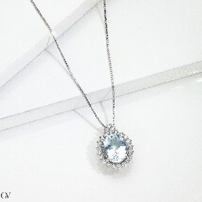 18k white gold necklace with aquamarine oval cut and diamonds 