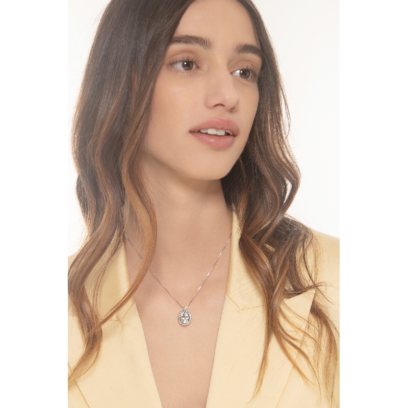 18k white gold necklace with aquamarine oval cut and diamonds 