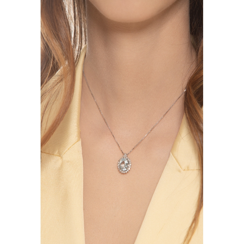 18k white gold necklace with aquamarine oval cut and diamonds 