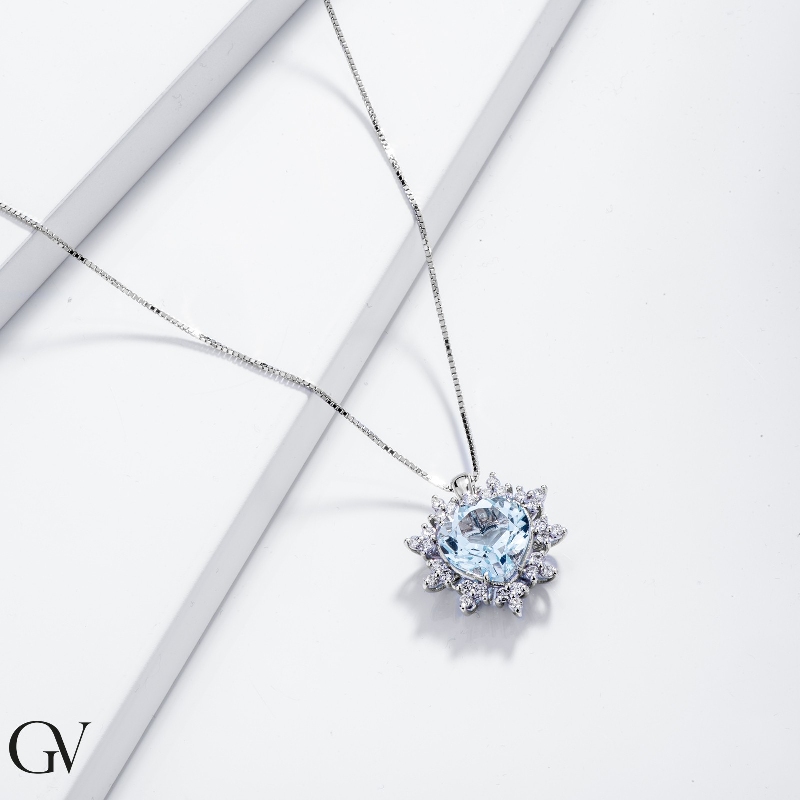 Necklace with flower pendant, diamonds petals and a central aquamarine