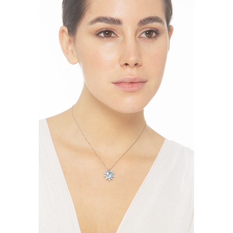 Necklace with flower pendant, diamonds petals and a central aquamarine
