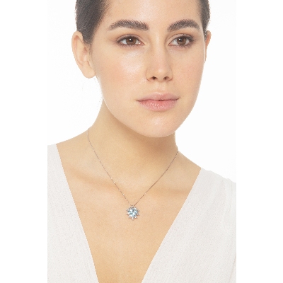 Necklace with flower pendant, diamonds petals and a central aquamarine
