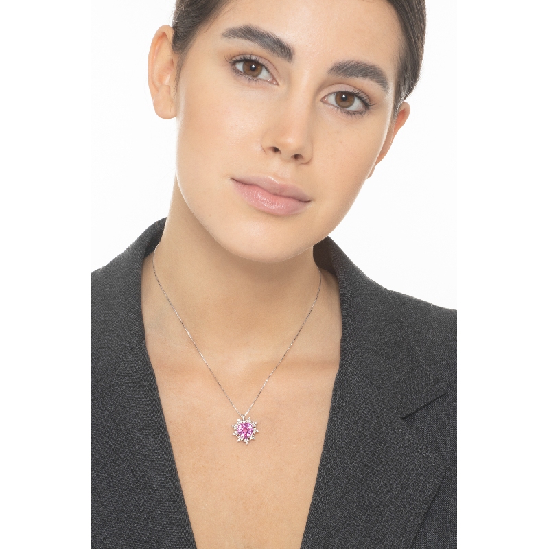 Collana in oro bianco 18k e ciondolo a fiore con zaffiro rosa a cuore e petali in diamanti