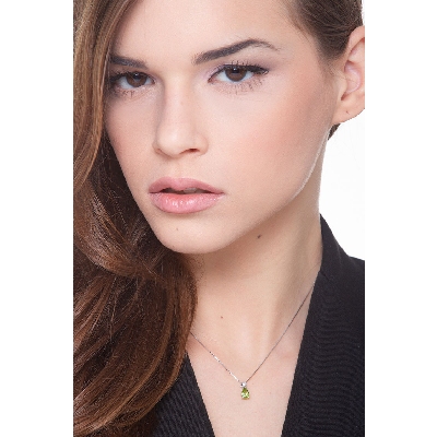 18k white gold necklace with diamond and pear cut peridot pendant