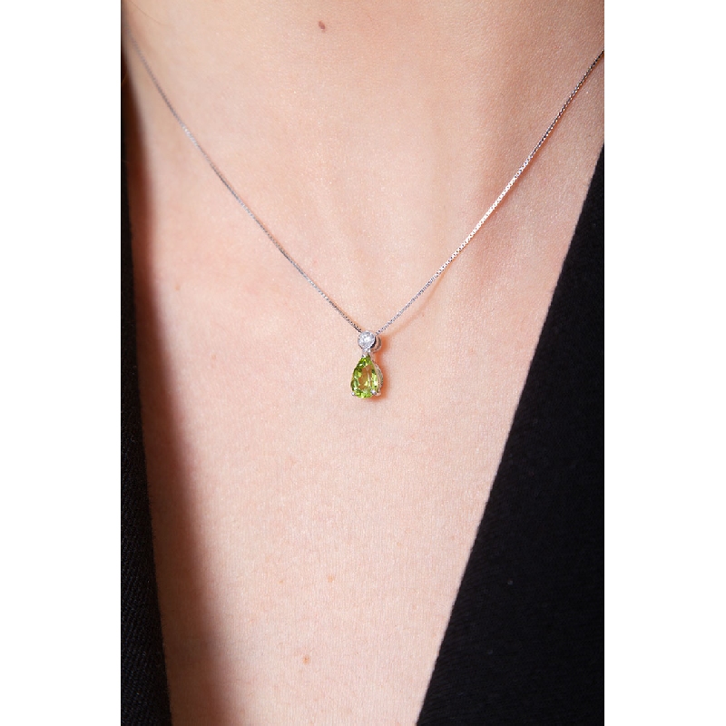 18k white gold necklace with diamond and pear cut peridot pendant
