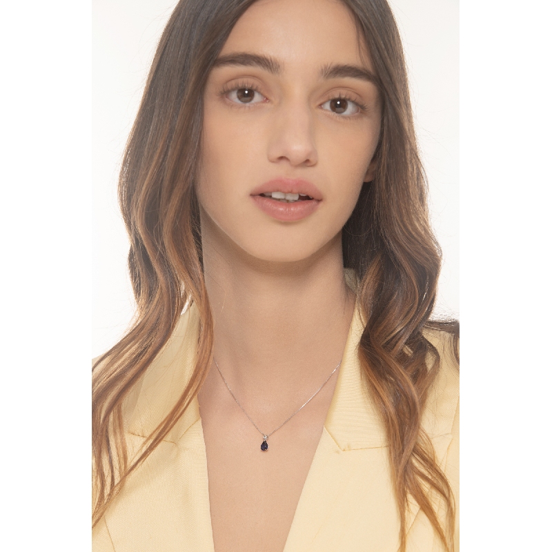 Necklace in white gold 18k with blue sapphire pear cut and diamond