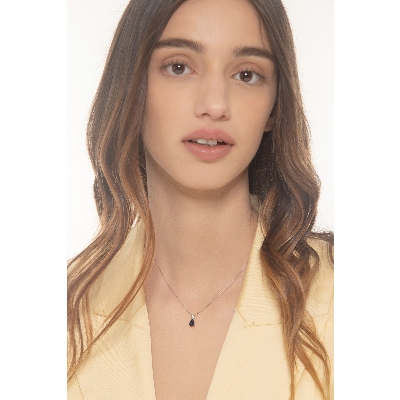 Necklace in white gold 18k with blue sapphire pear cut and diamond
