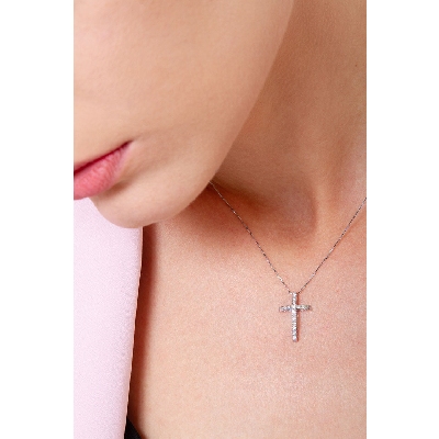 Cross pendant in 18k white gold