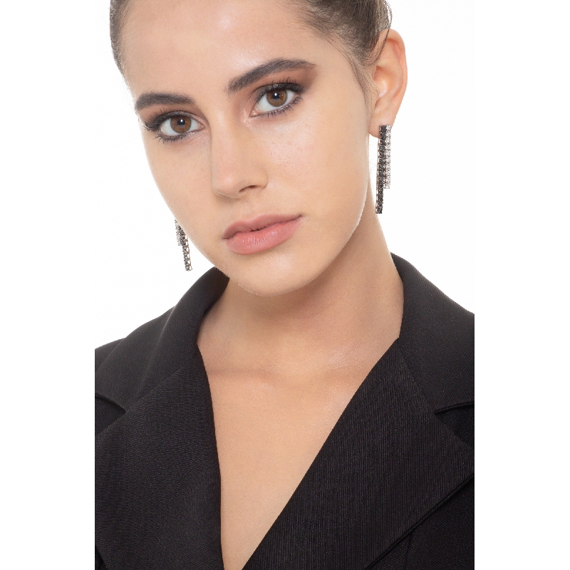 Orecchini tennis a 2 file in oro bianco 18k con diamanti bianchi e neri