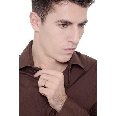 Thin french type wedding ring in 18k yellow gold