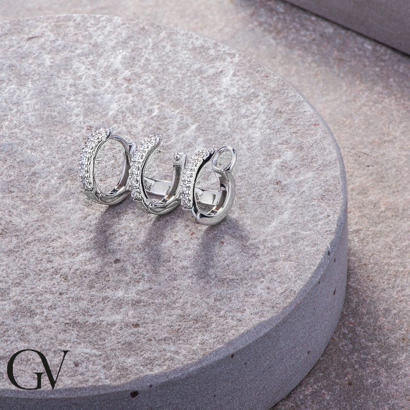 Single earring with three diamonds circles (left single earring)