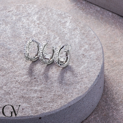 Single earring with three diamonds circles (left single earring)