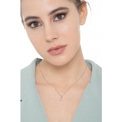 Collana lettera A in oro bianco 18k con diamanti, 0,80 cm
