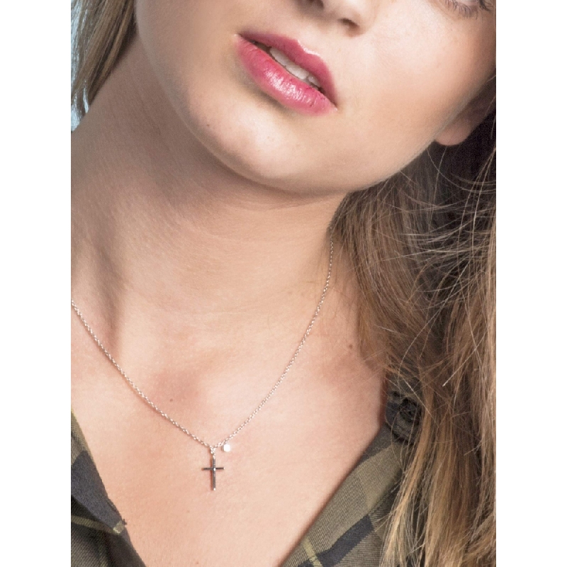 White gold 18k diamond cross pendant with solitaire 