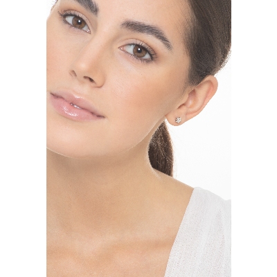 18k white gold star earrings with round cut diamond