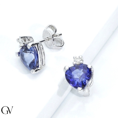 Orecchini in oro bianco 18k con zaffiro blu a cuore e diamanti