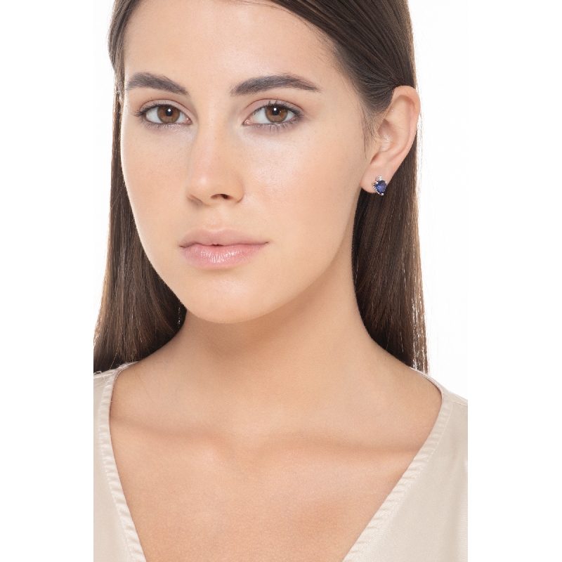 Orecchini in oro bianco 18k con zaffiro blu a cuore e diamanti