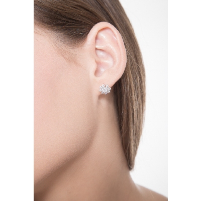 Cluster earrings with round cut diamonds