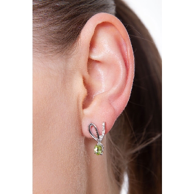 White gold 18k earrings with diamonds and peridots