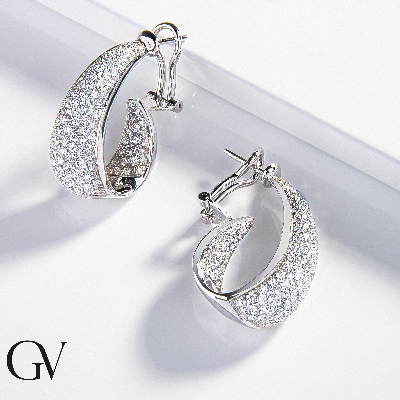 Fancy clip earrings in 18k white gold and diamonds