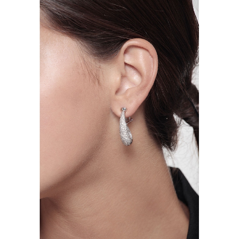 Fancy clip earrings in 18k white gold and diamonds