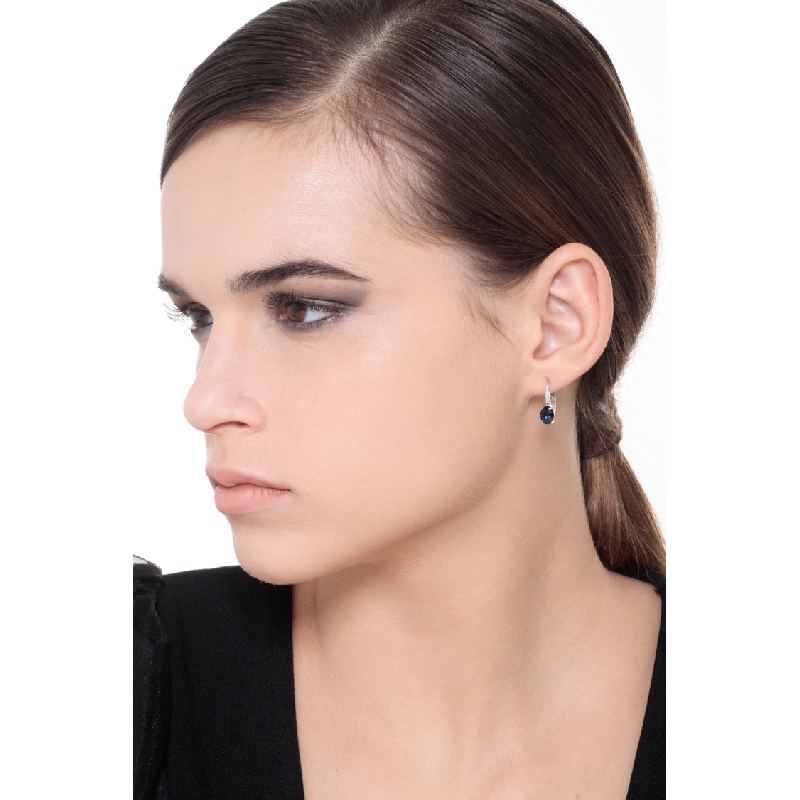 Drop earrings in white gold 18k with blue sapphires and diamonds 
