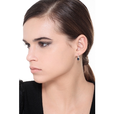 Drop earrings in white gold 18k with blue sapphires and diamonds 