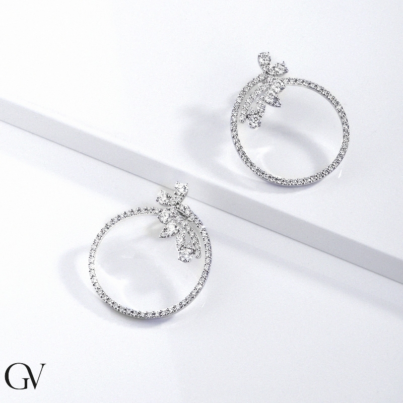 Hoop earrings in white gold 18k with diamonds