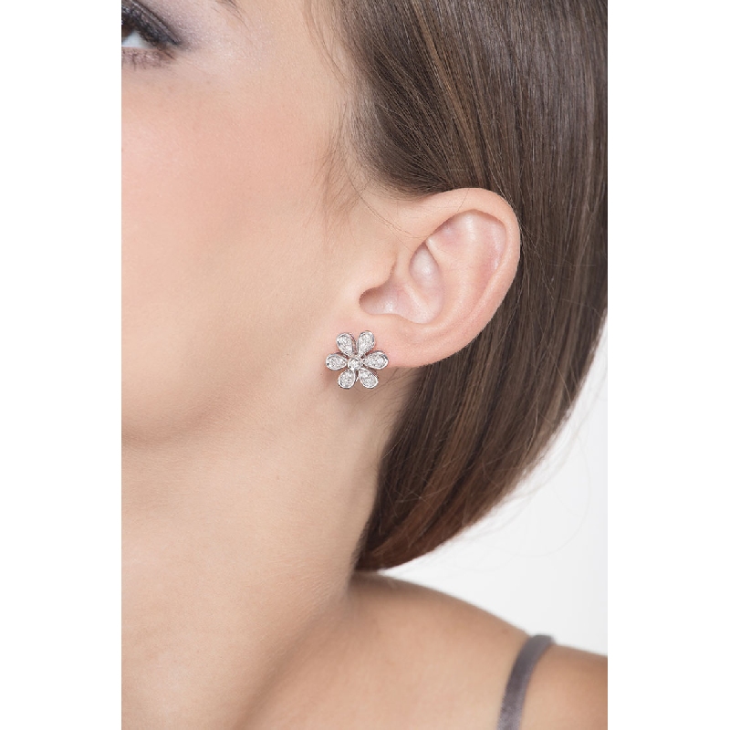 Flower stud earrings in 18k white gold with diamonds