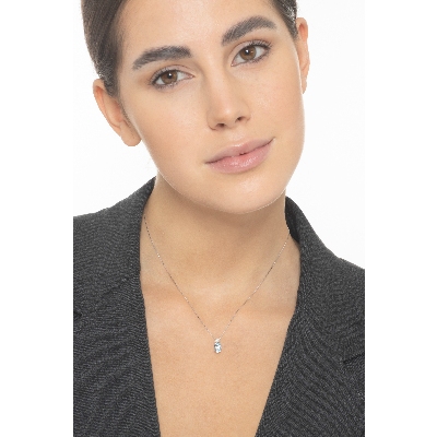 Solitaire aquamarine pendant with diamond