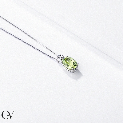 Peridot pendant with diamond